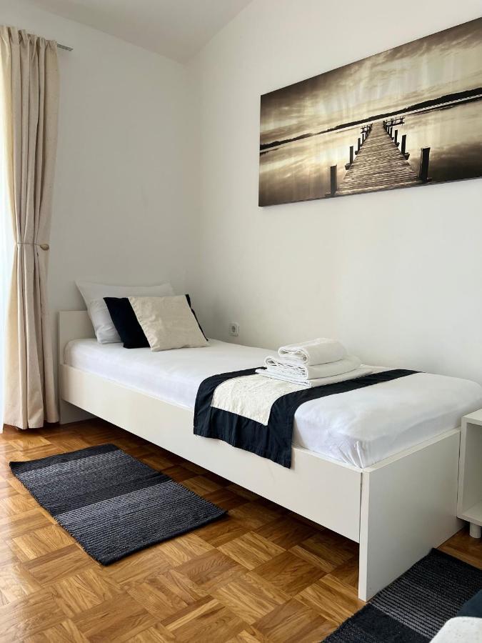Apartments Loncar-Near Zrce Beach Novalja Zewnętrze zdjęcie